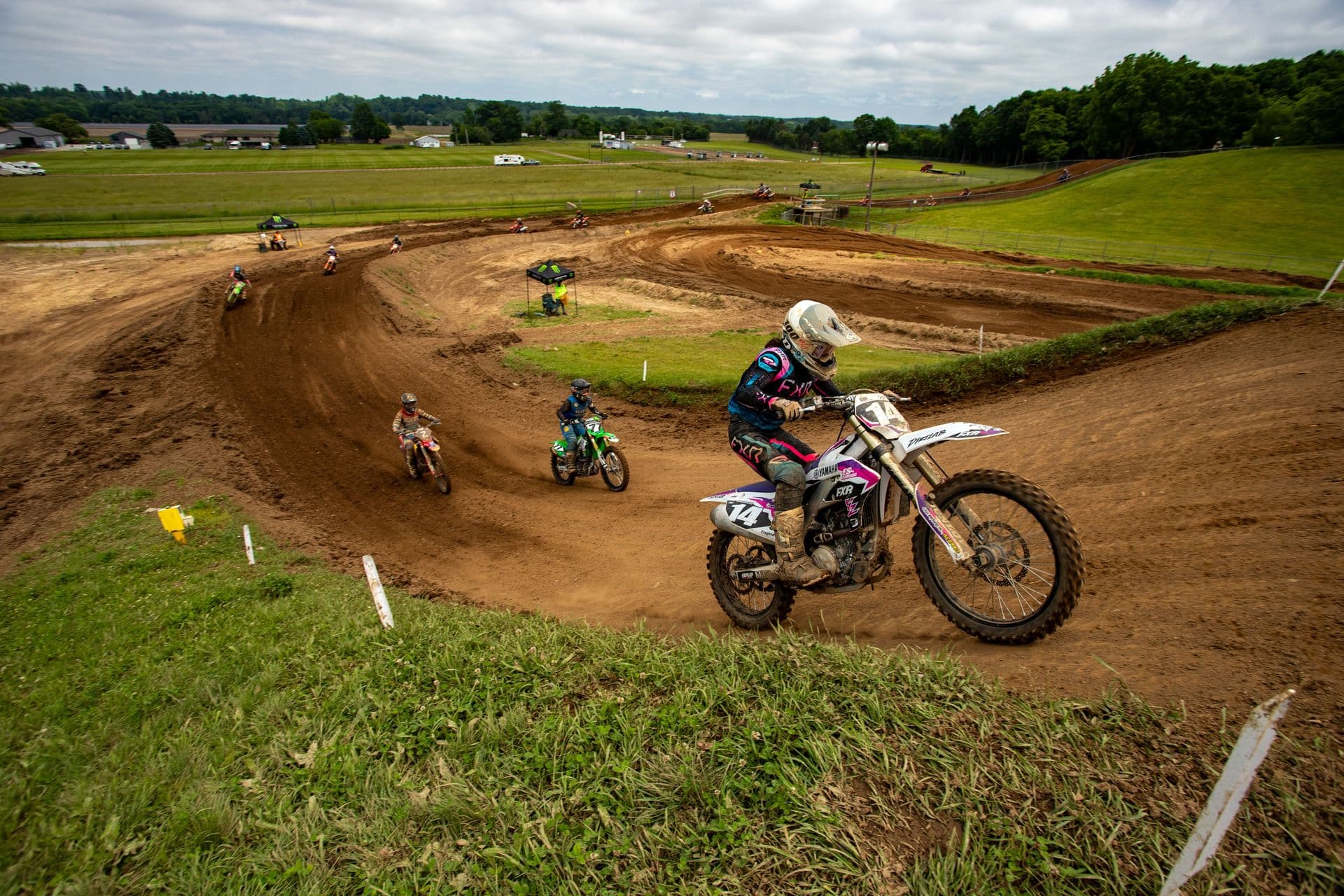 Amateur Racer (Brayton Cash) jumps larocco's leap